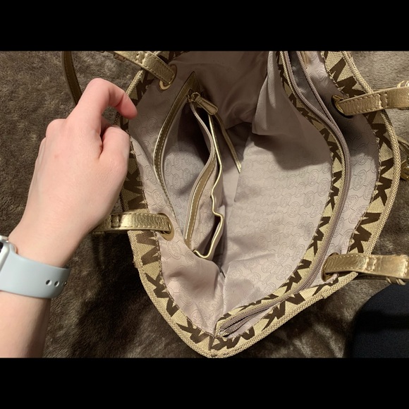 Michael Kors purse - Picture 3 of 4